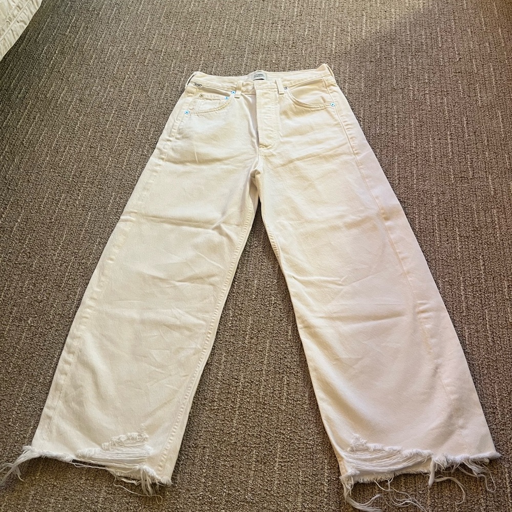 Women's Cream Jeans with Frayed Hem